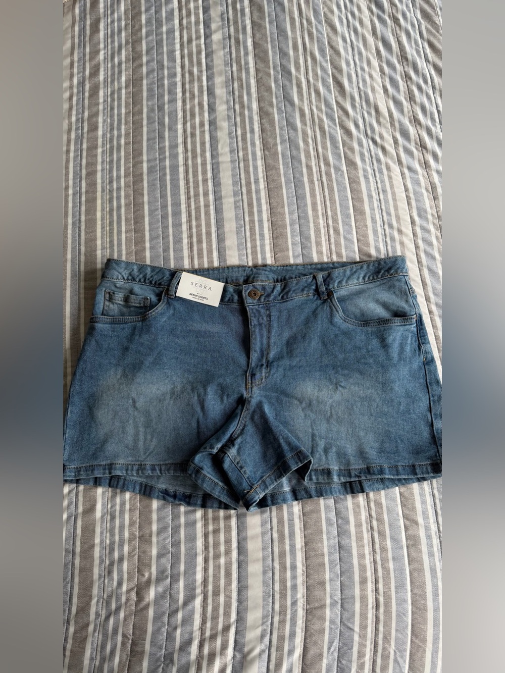 Women’s Blue Serra Denim Shorts Size XL. New.